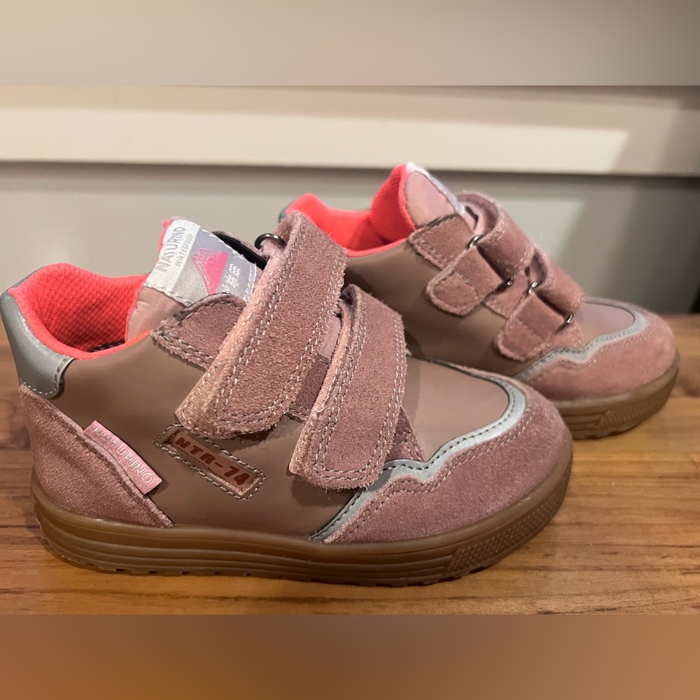 Naturino girls waterproof sneakers/boots